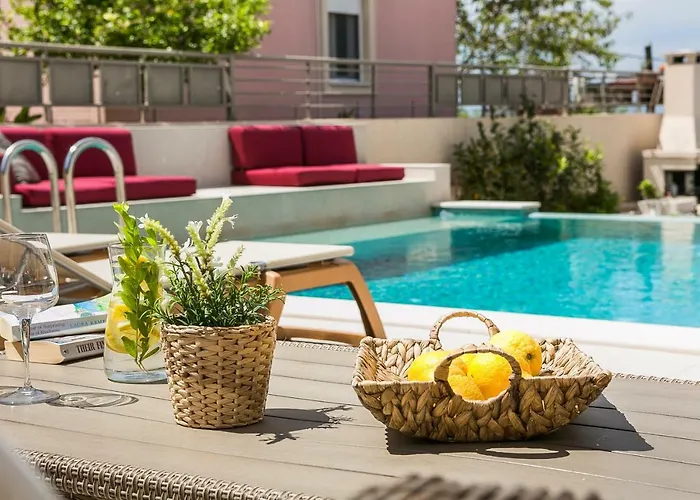 Athinais Lak Villa